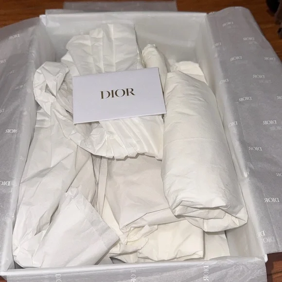 Dior Elegant White Gift Box - Picture 4 of 5